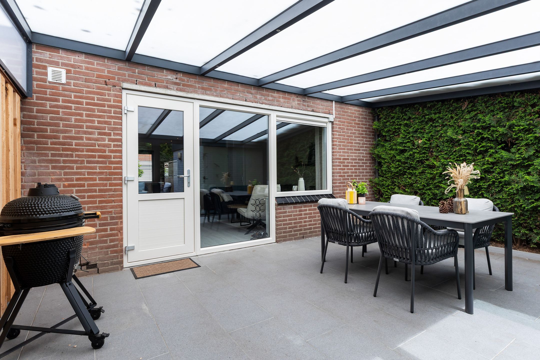 Modern Move-in Ready Terraced Home with Sun-Drenched South Garden and Private Parking — 15