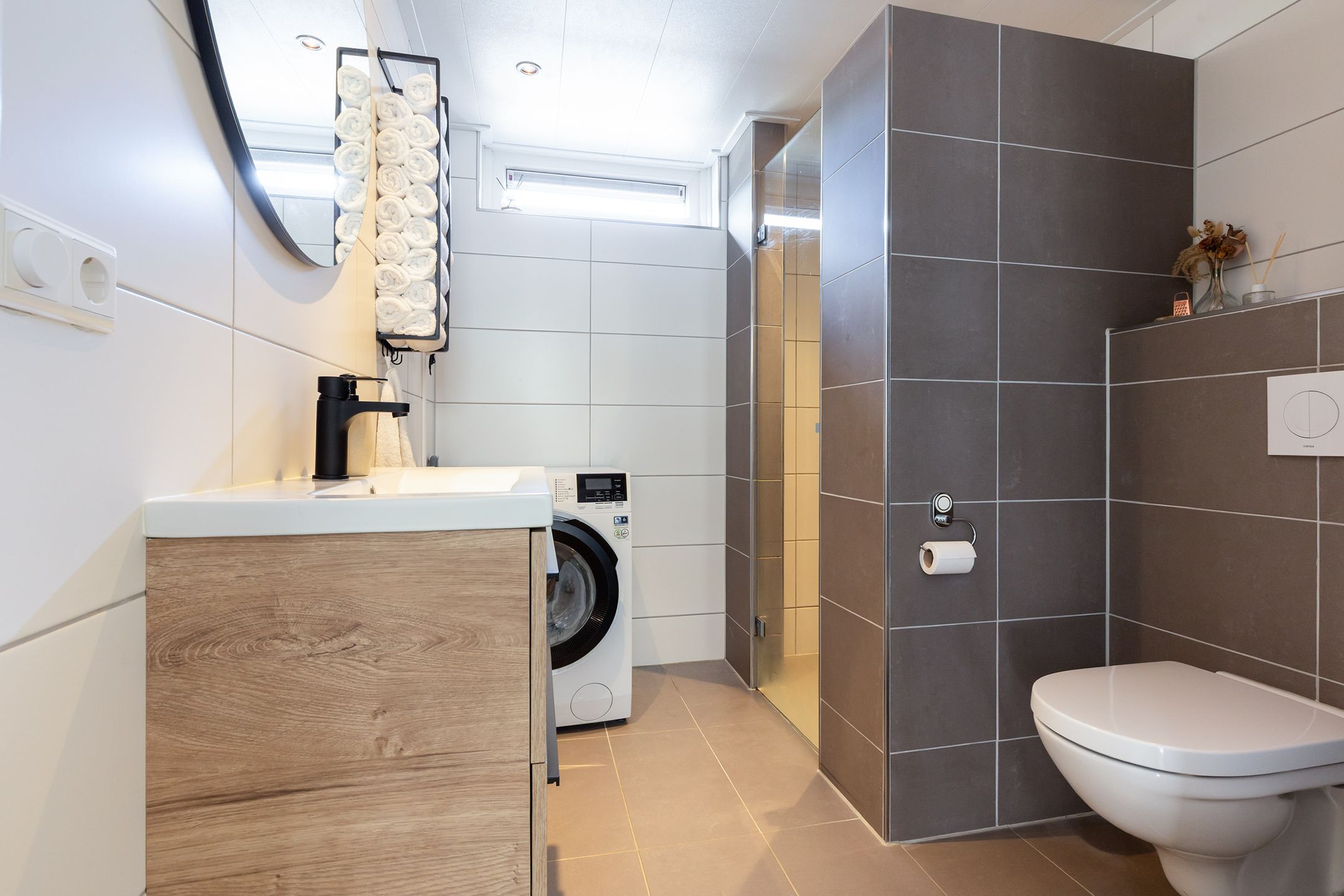 Modern Move-in Ready Terraced Home with Sun-Drenched South Garden and Private Parking — 27