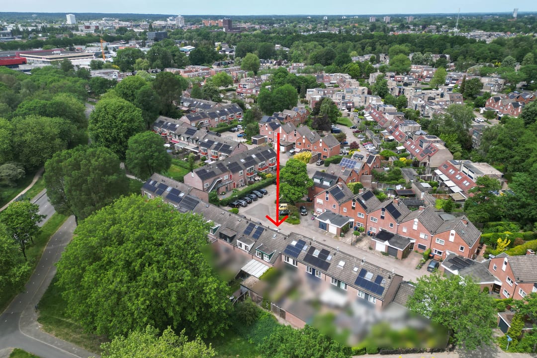 Modern Move-in Ready Terraced Home with Sun-Drenched South Garden and Private Parking — 37