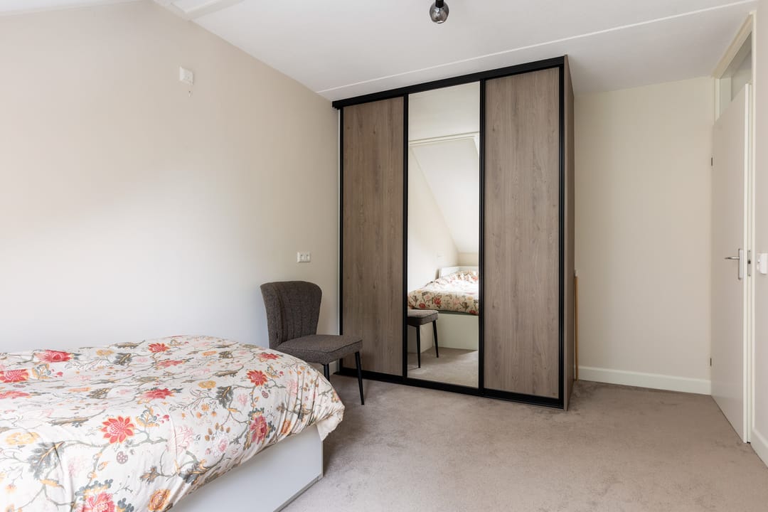 Modern Move-in Ready Terraced Home with Sun-Drenched South Garden and Private Parking — 31