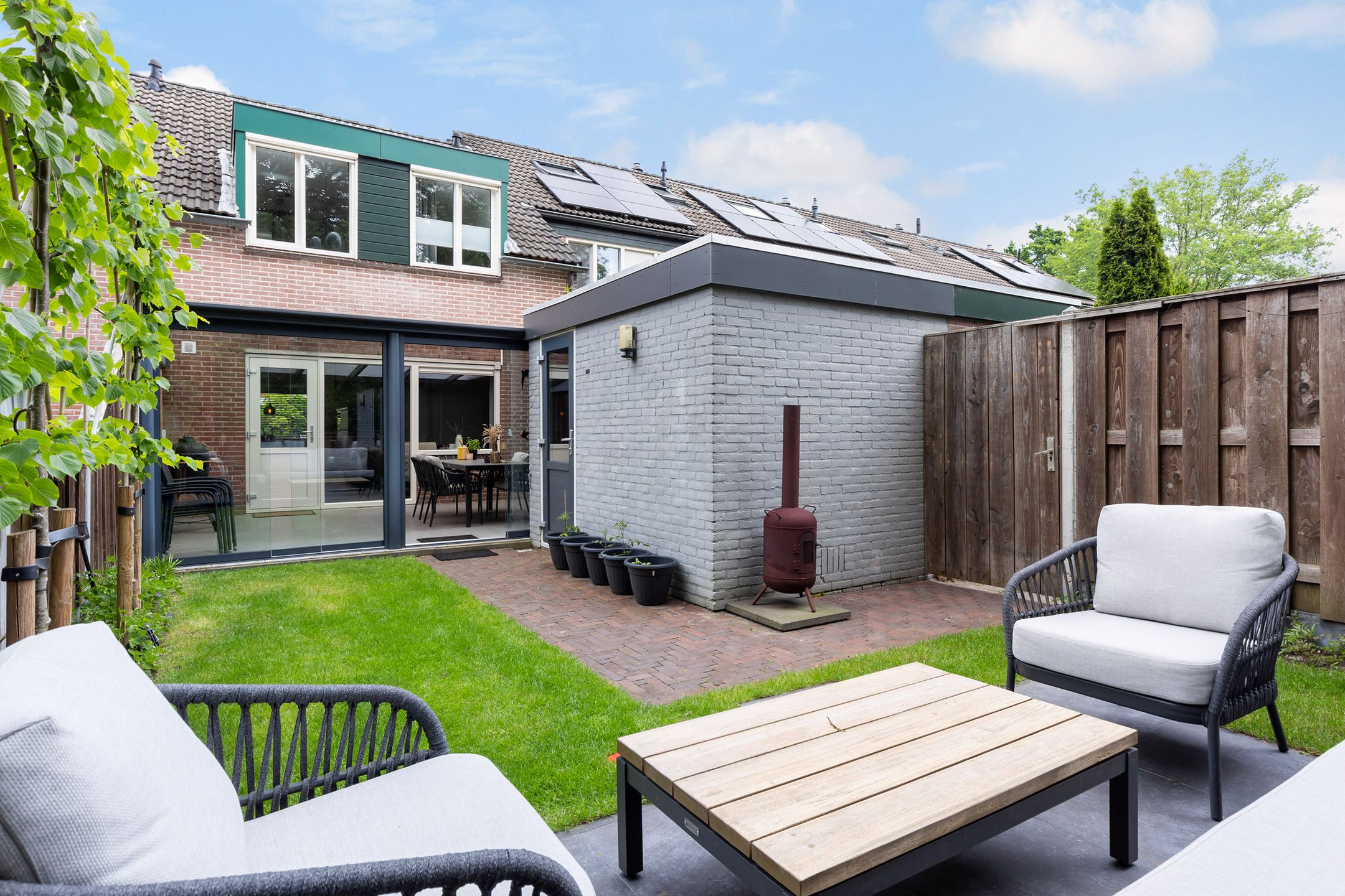 Modern Move-in Ready Terraced Home with Sun-Drenched South Garden and Private Parking — 12