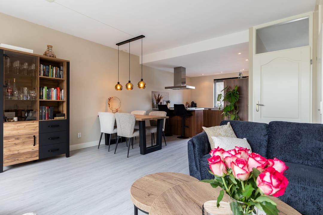 Modern Move-in Ready Terraced Home with Sun-Drenched South Garden and Private Parking — 17