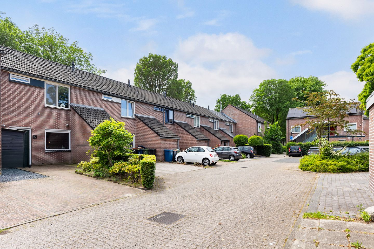 Modern Move-in Ready Terraced Home with Sun-Drenched South Garden and Private Parking — 35
