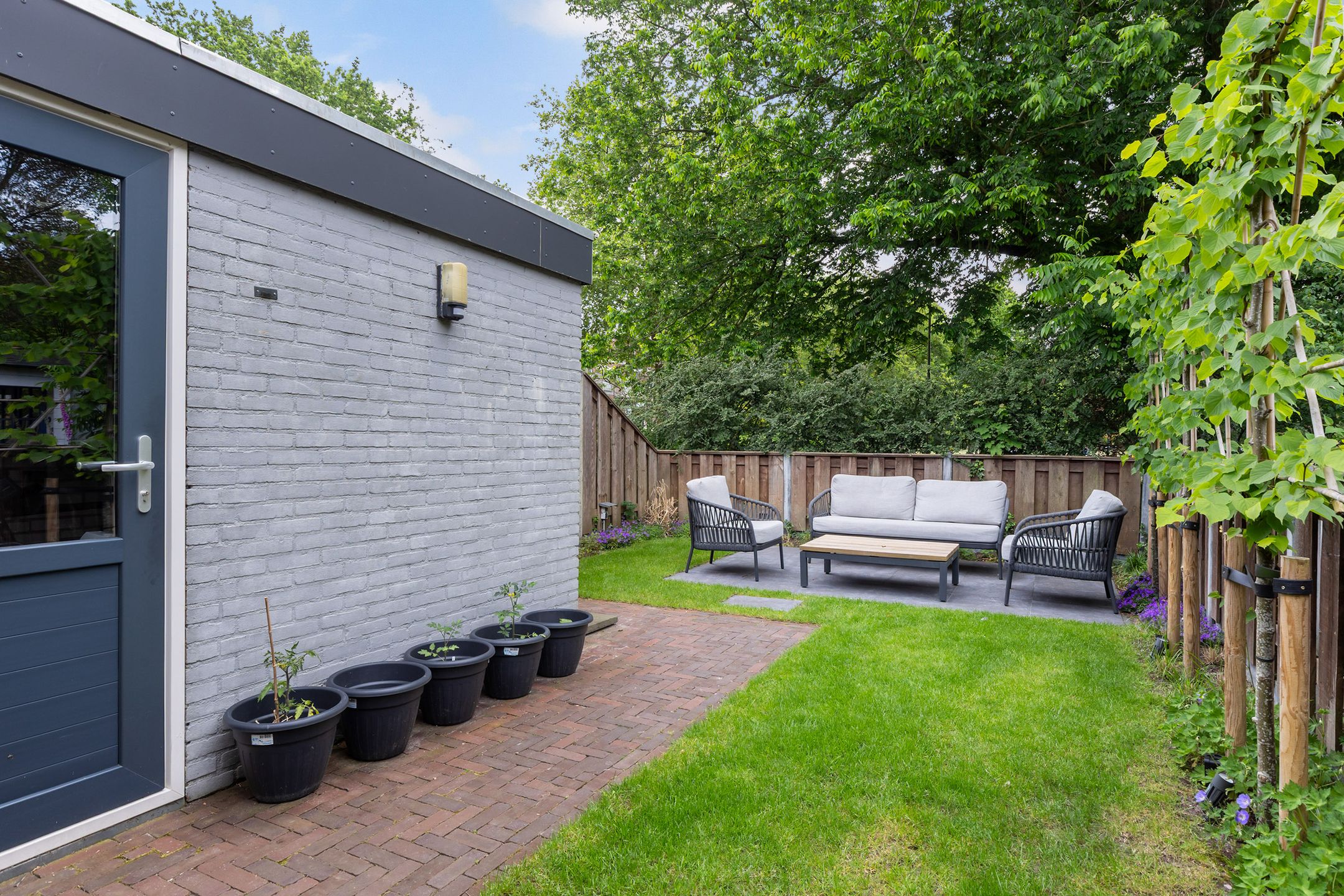 Modern Move-in Ready Terraced Home with Sun-Drenched South Garden and Private Parking — 9