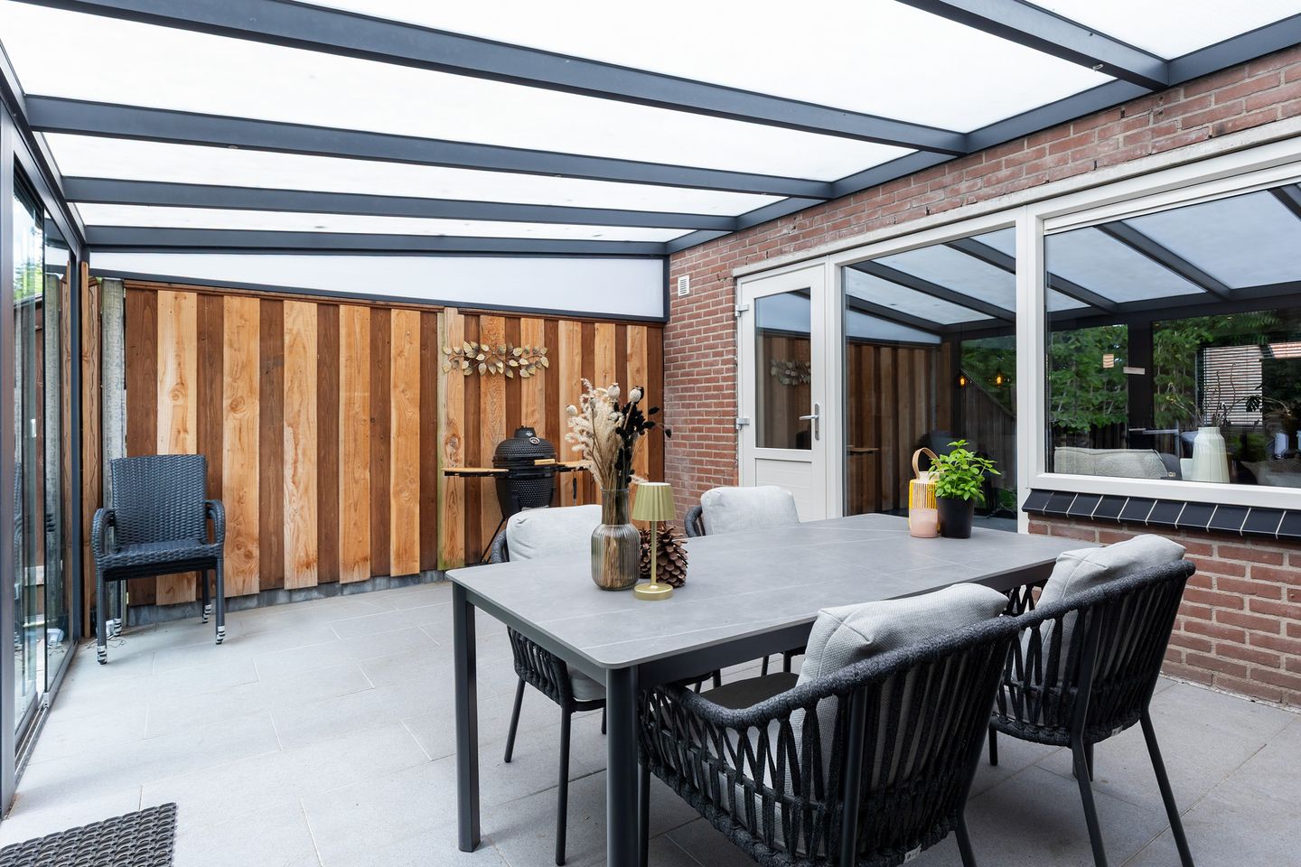 Modern Move-in Ready Terraced Home with Sun-Drenched South Garden and Private Parking — 14