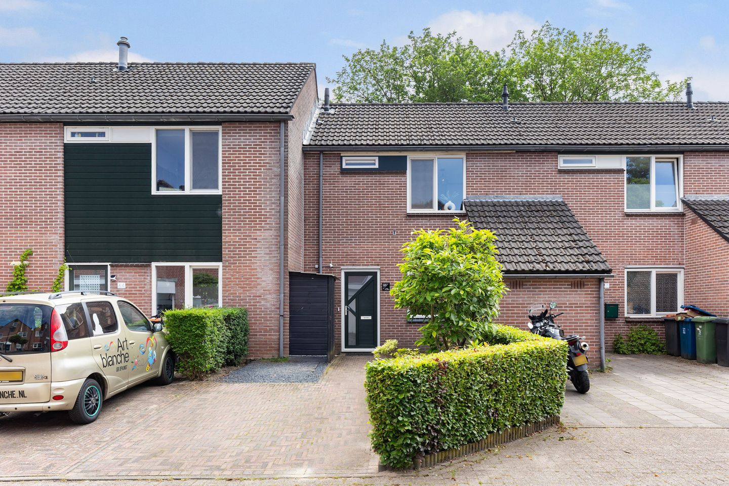 Modern Move-in Ready Terraced Home with Sun-Drenched South Garden and Private Parking — 34