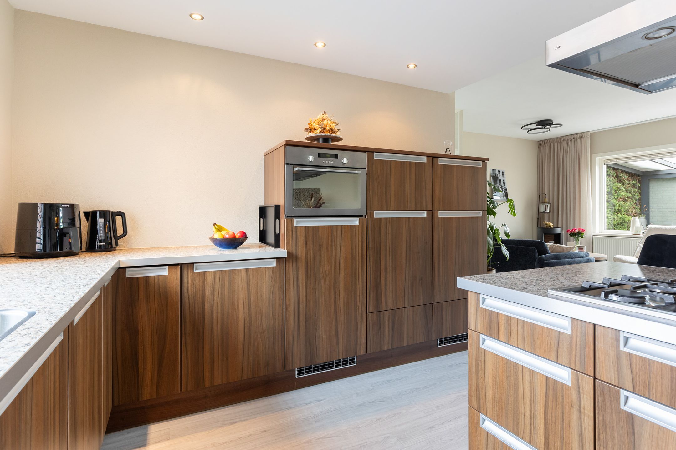 Modern Move-in Ready Terraced Home with Sun-Drenched South Garden and Private Parking — 21