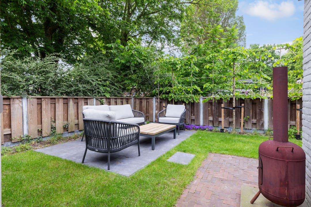 Modern Move-in Ready Terraced Home with Sun-Drenched South Garden and Private Parking — 11