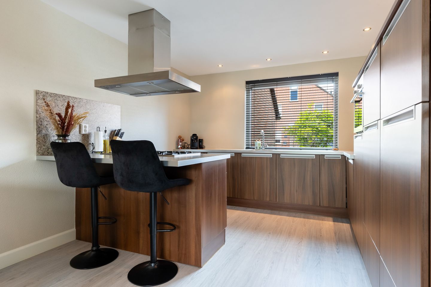 Modern Move-in Ready Terraced Home with Sun-Drenched South Garden and Private Parking — 19