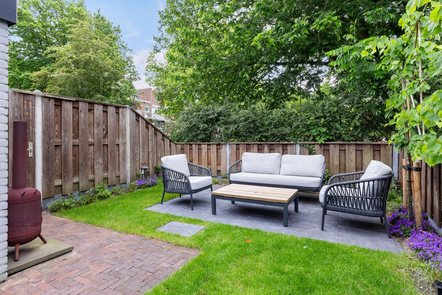 Modern Move-in Ready Terraced Home with Sun-Drenched South Garden and Private Parking — 10