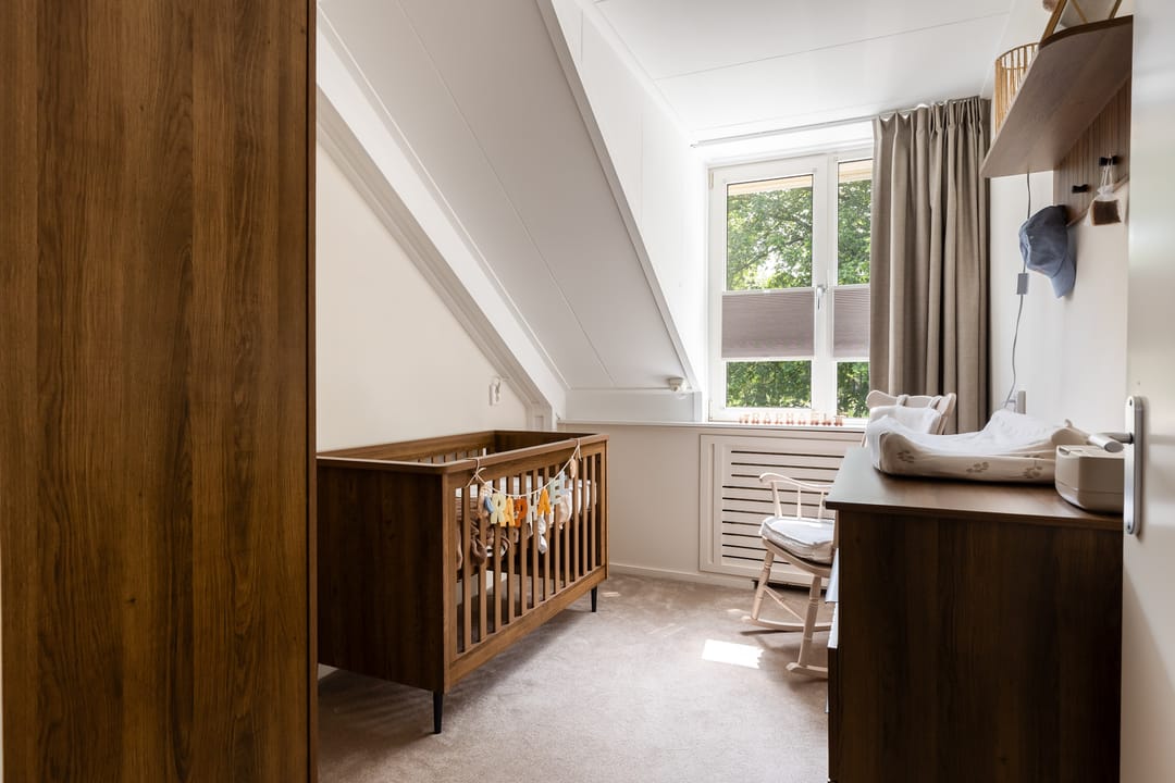 Modern Move-in Ready Terraced Home with Sun-Drenched South Garden and Private Parking — 32