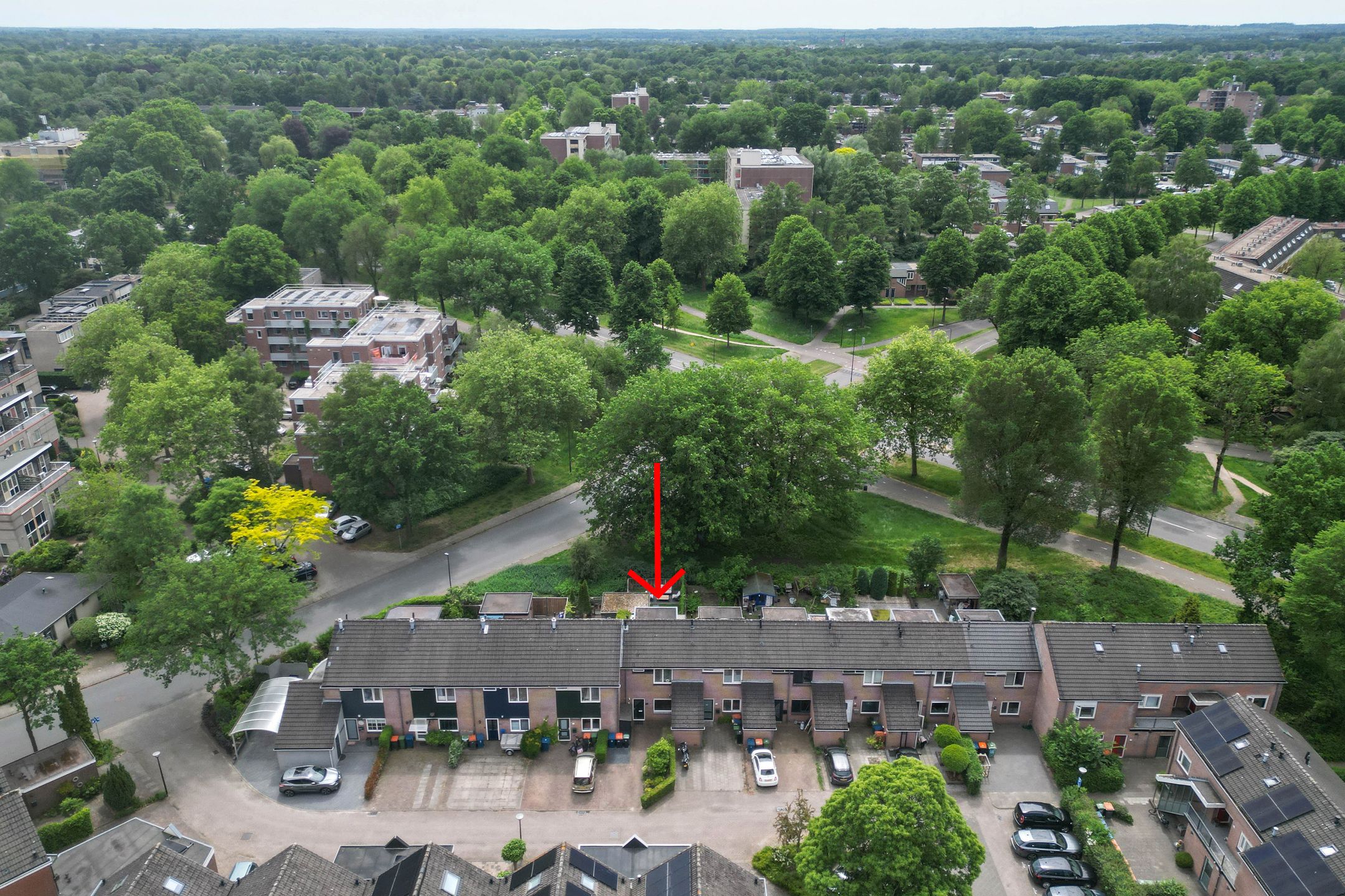 Modern Move-in Ready Terraced Home with Sun-Drenched South Garden and Private Parking — 36