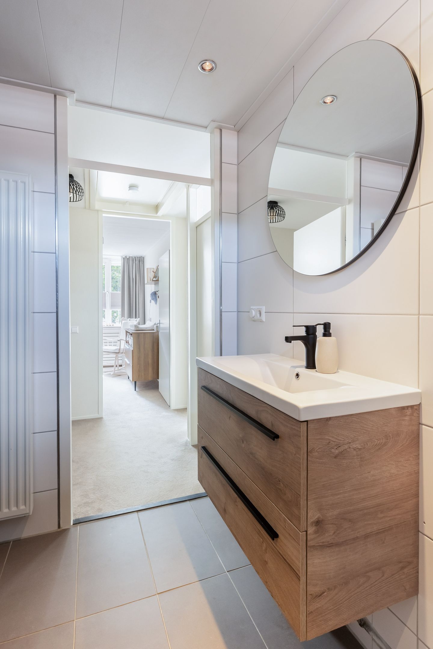 Modern Move-in Ready Terraced Home with Sun-Drenched South Garden and Private Parking — 29