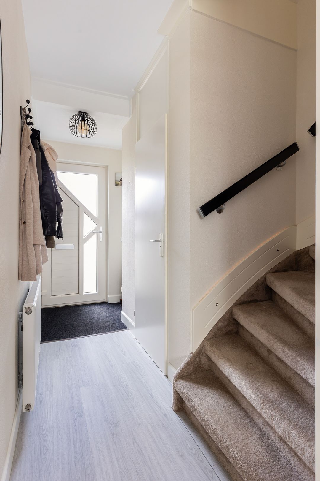 Modern Move-in Ready Terraced Home with Sun-Drenched South Garden and Private Parking — 22
