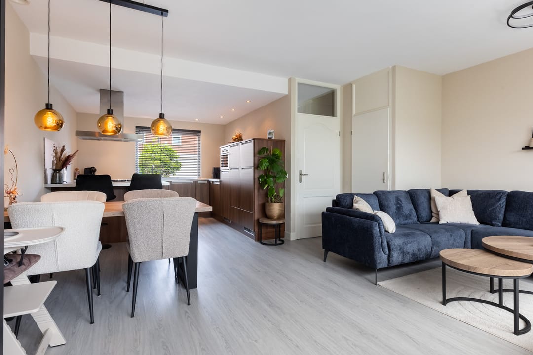 Modern Move-in Ready Terraced Home with Sun-Drenched South Garden and Private Parking — 16