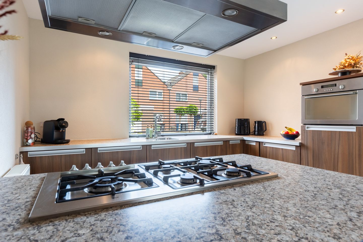 Modern Move-in Ready Terraced Home with Sun-Drenched South Garden and Private Parking — 20