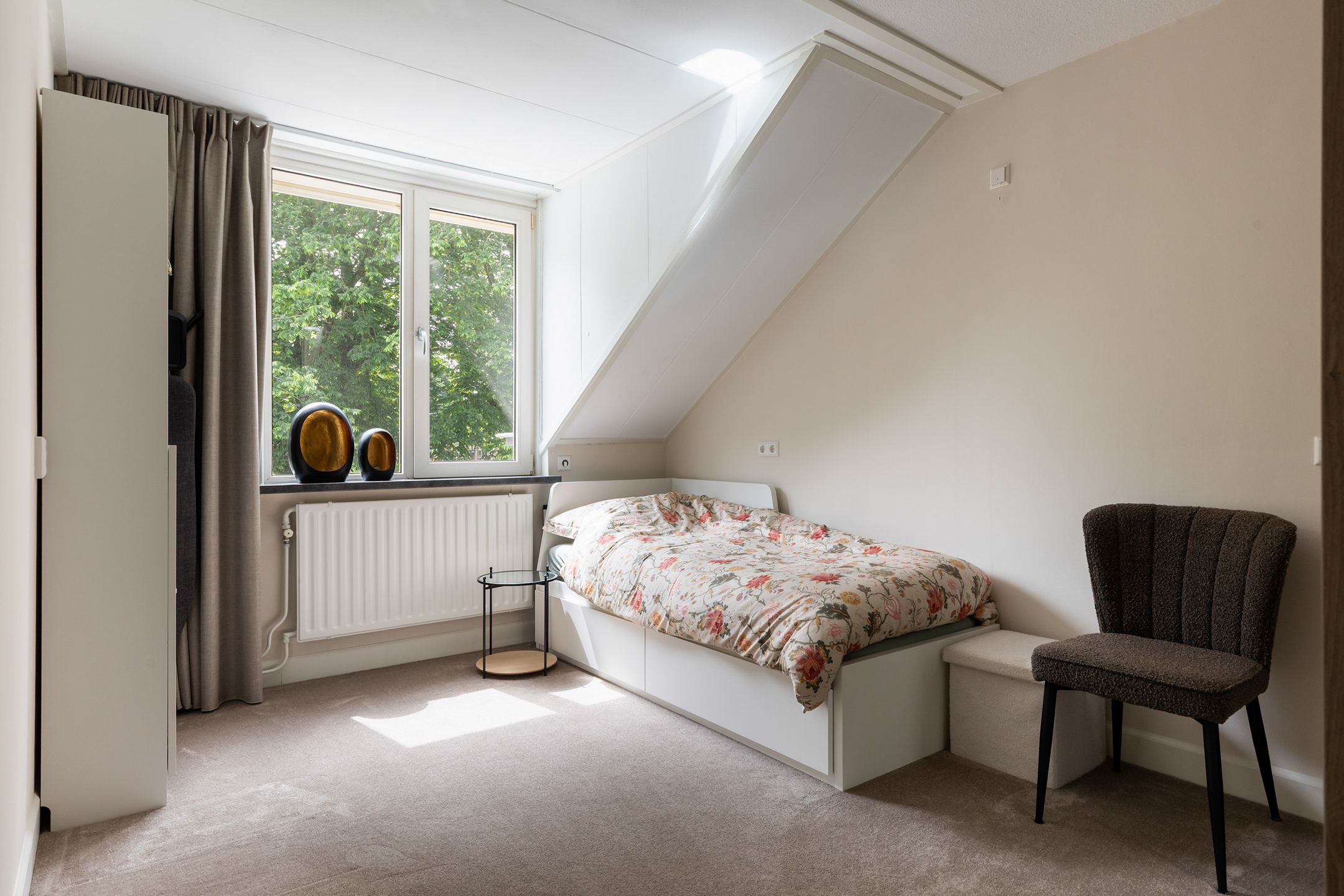Modern Move-in Ready Terraced Home with Sun-Drenched South Garden and Private Parking — 30