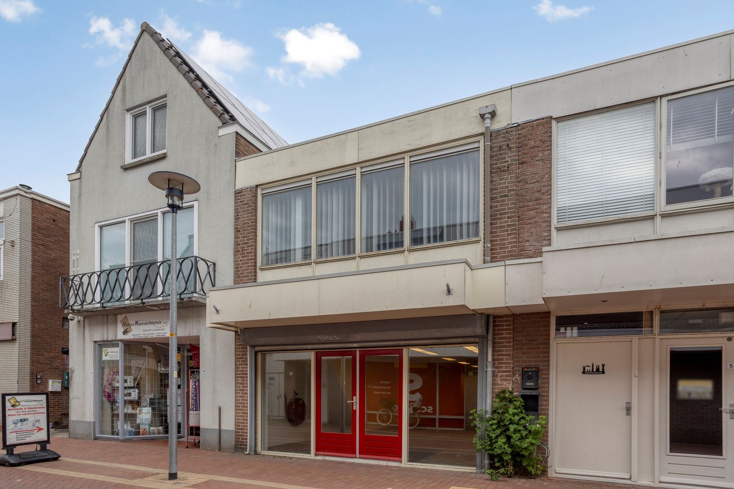 Bekijk foto 1 van Wezenstraat 3