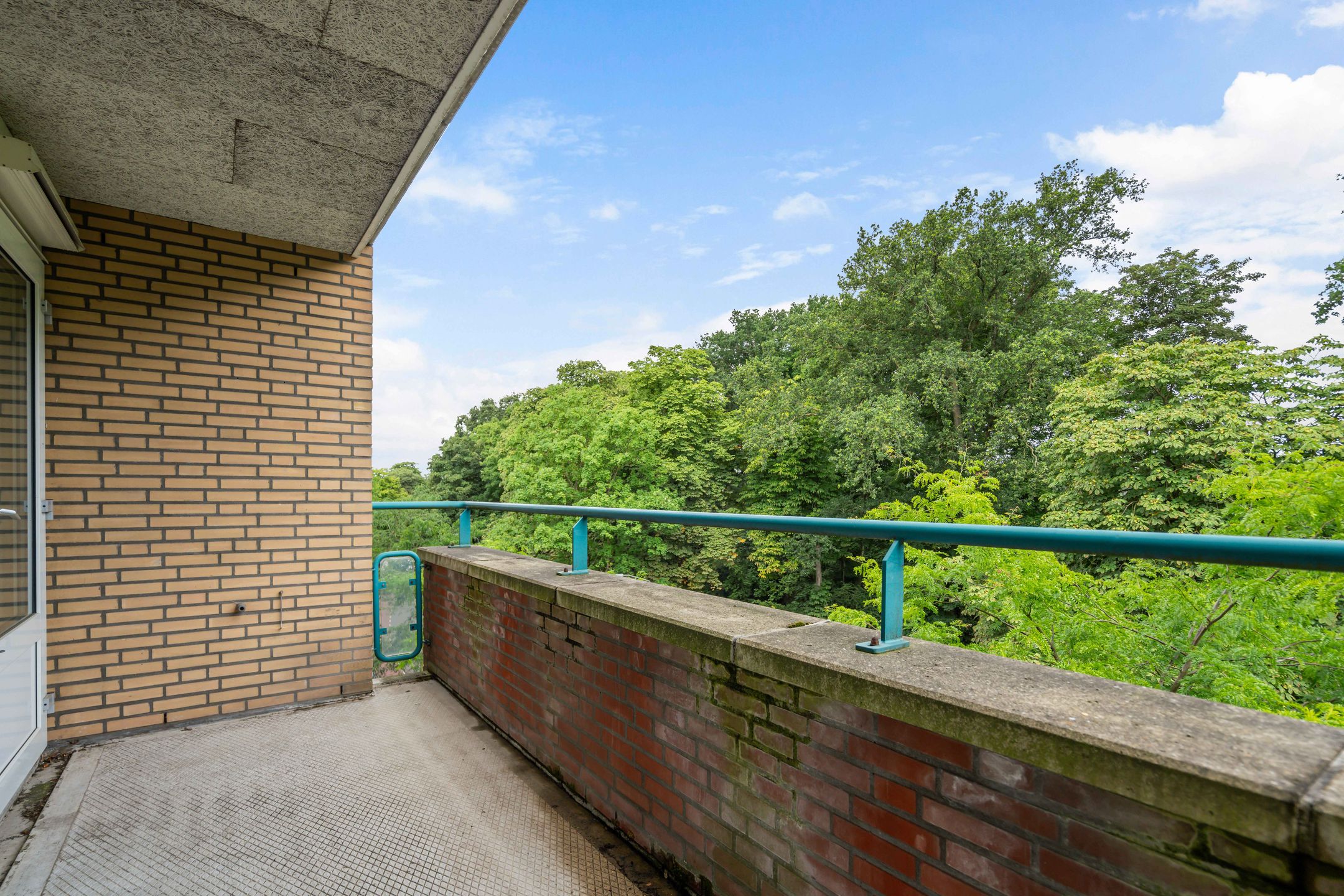 Spacious Apartment with Balcony and Private Parking in Central Weert — 27