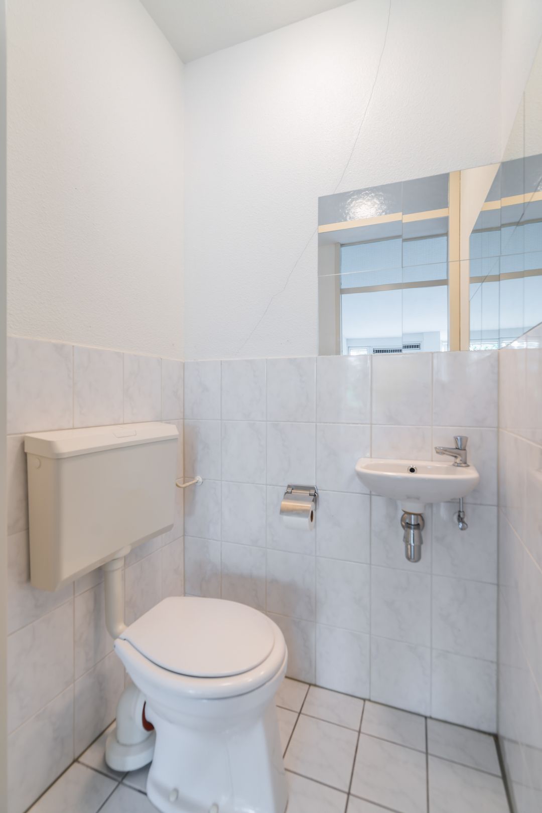 Spacious Apartment with Balcony and Private Parking in Central Weert — 26