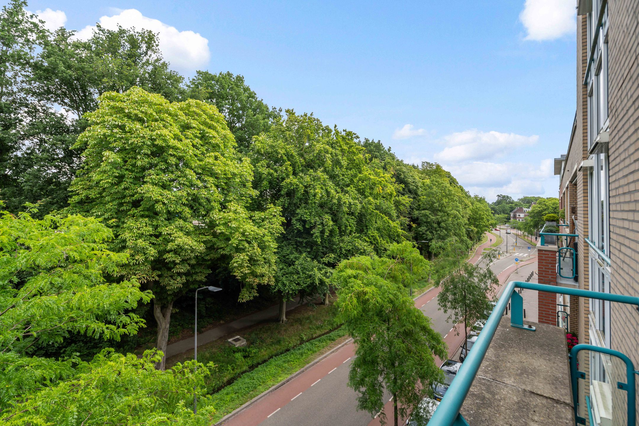 Spacious Apartment with Balcony and Private Parking in Central Weert — 30