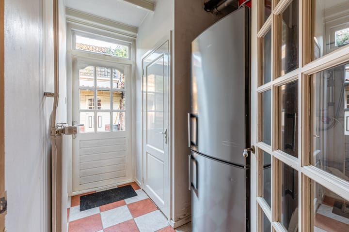 Tussenwoning te koop: Nieuwstraat 115, Weesp