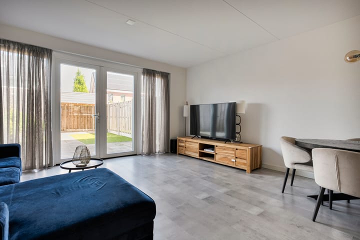 Tussenwoning te koop: Irisstraat 57, Losser