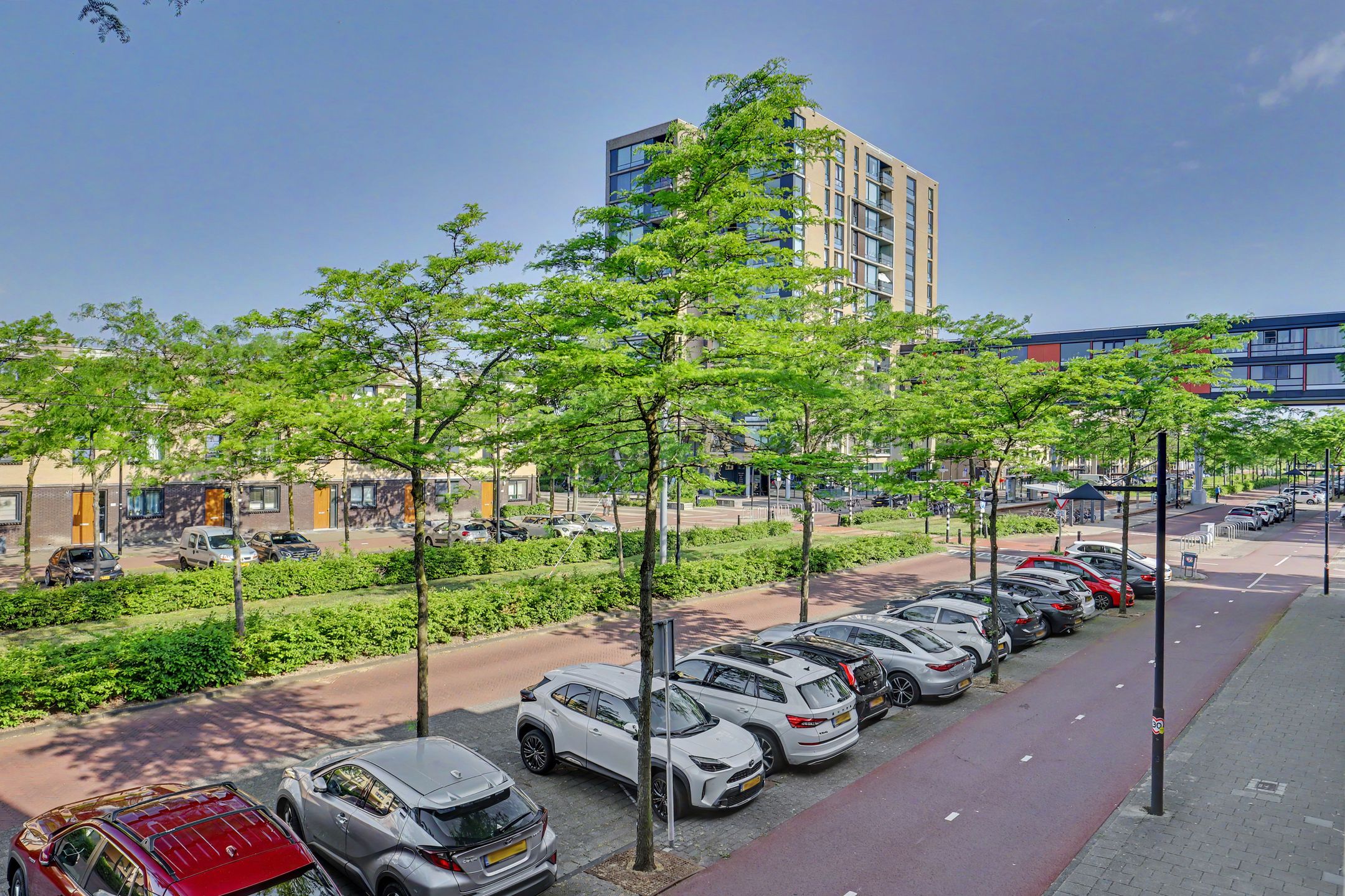 Photo 24 of Avenue Carré 182