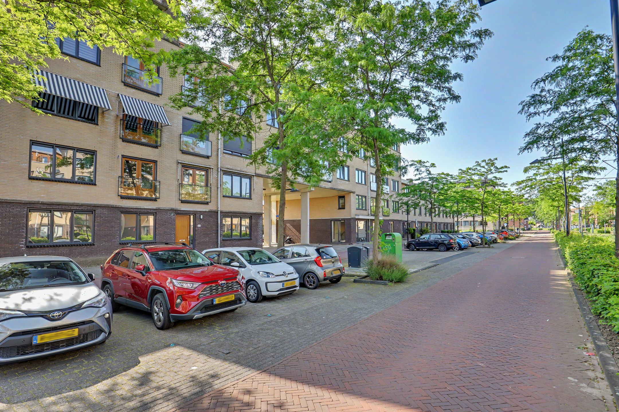 Photo 9 of Avenue Carré 182