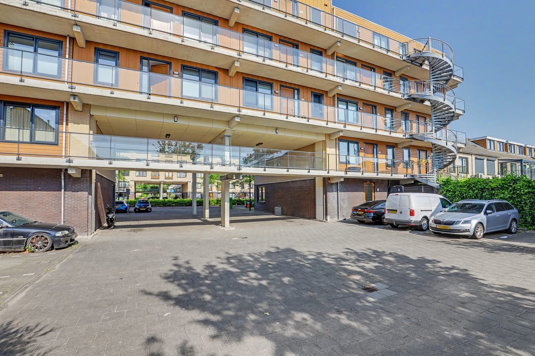 Photo 7 of Avenue Carré 182