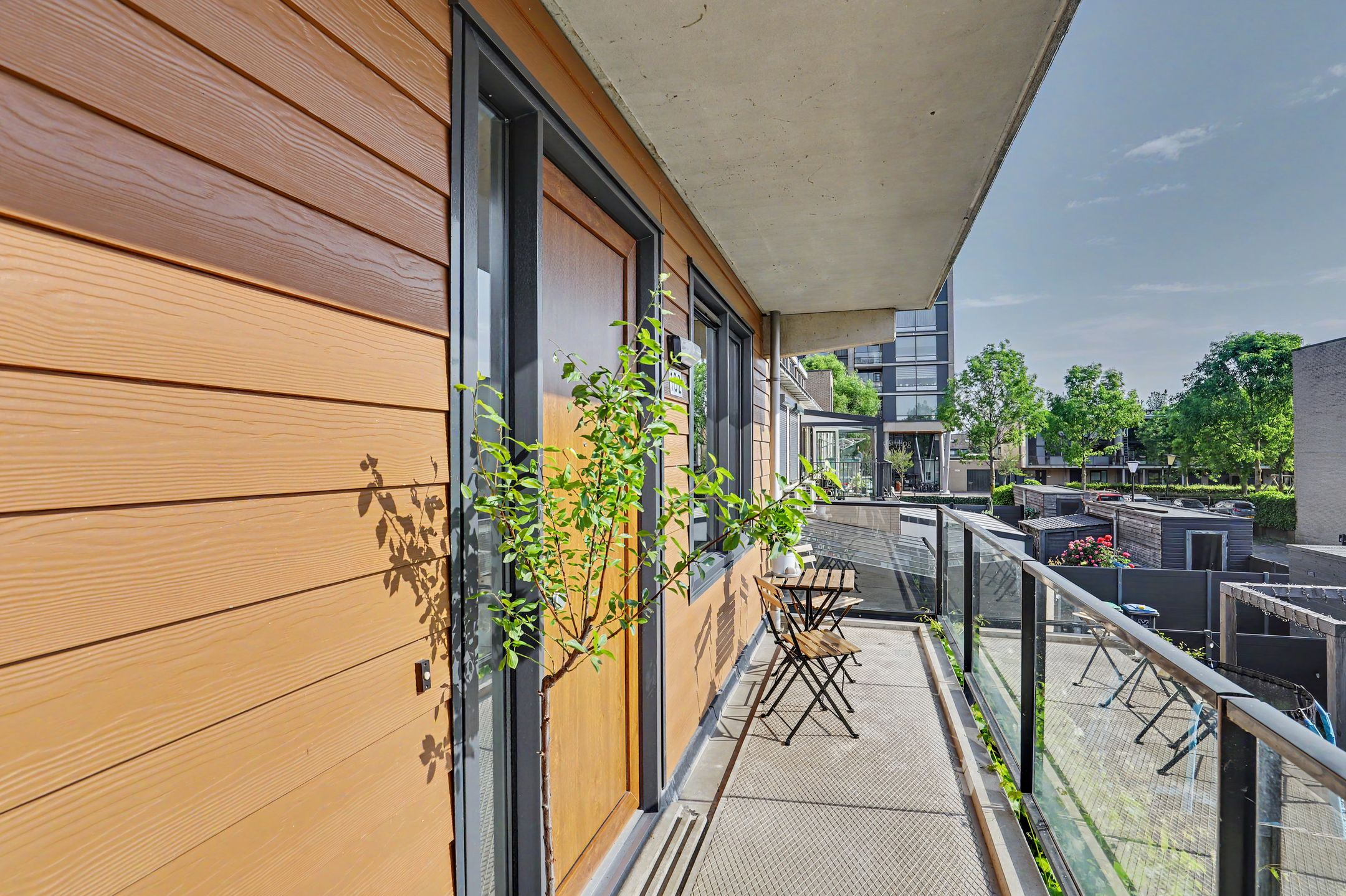 Photo 3 of Avenue Carré 182