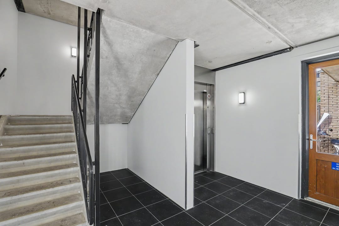 Photo 11 of Avenue Carré 182