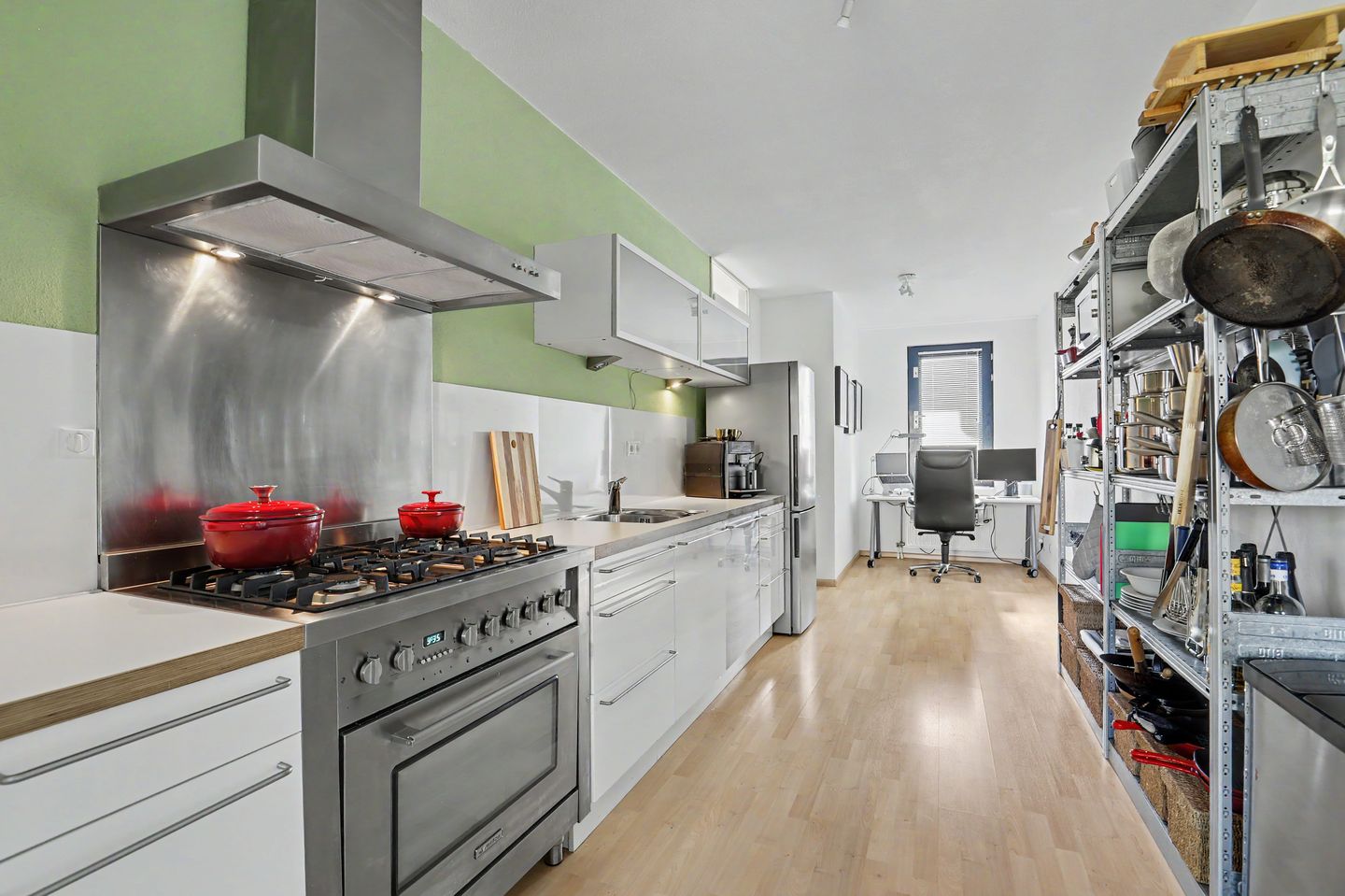 Photo 25 of Avenue Carré 182