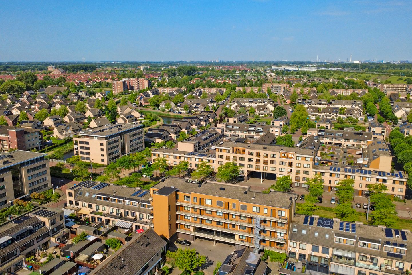 Photo 44 of Avenue Carré 182