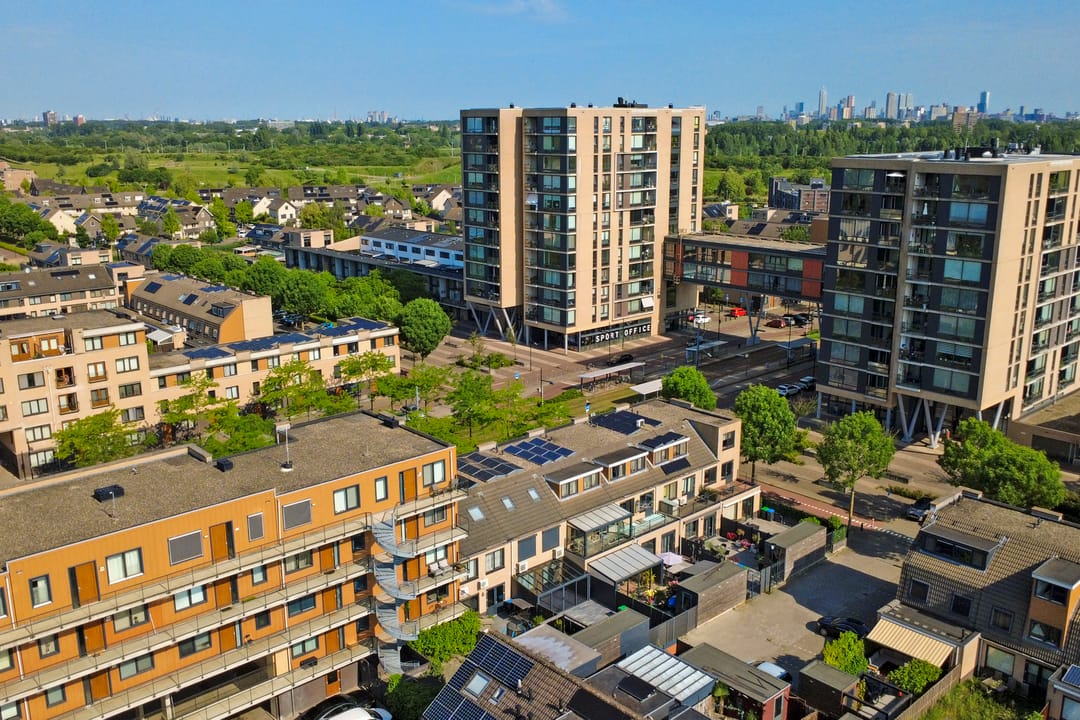 Photo 43 of Avenue Carré 182