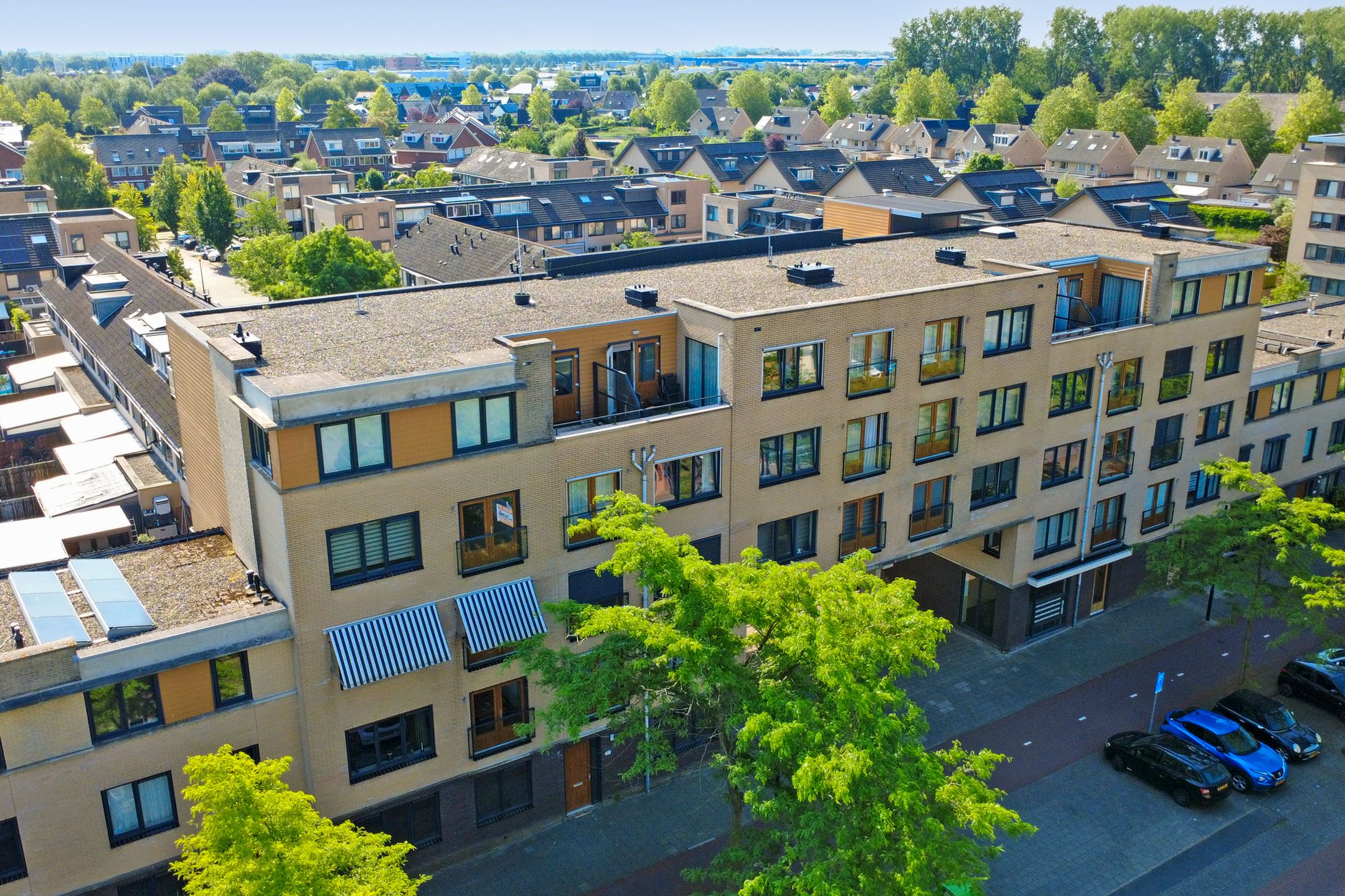 Photo 42 of Avenue Carré 182