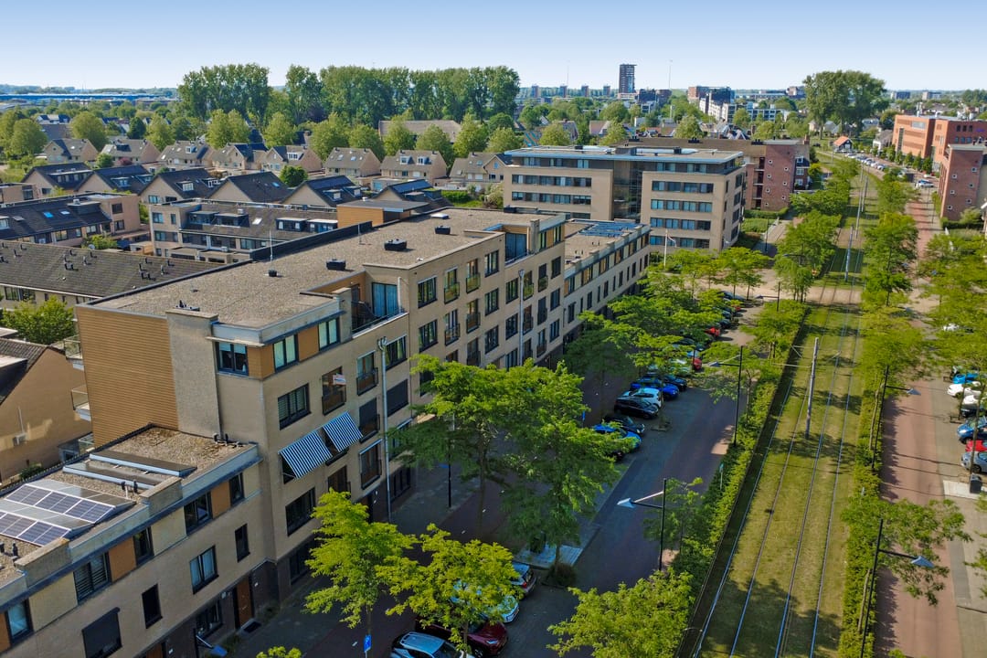 Photo 41 of Avenue Carré 182