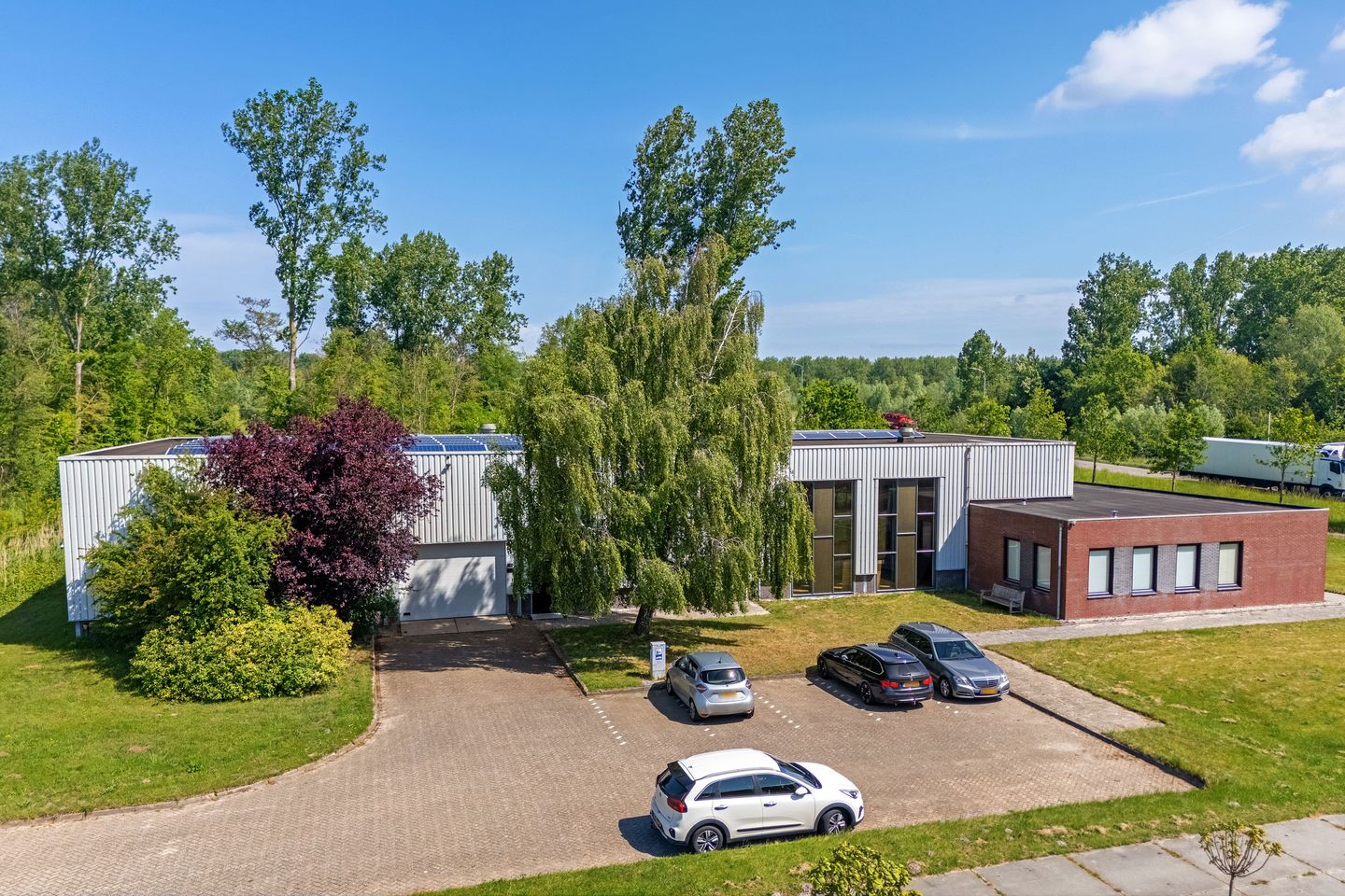 Bekijk foto 3 van Titaanstraat 16