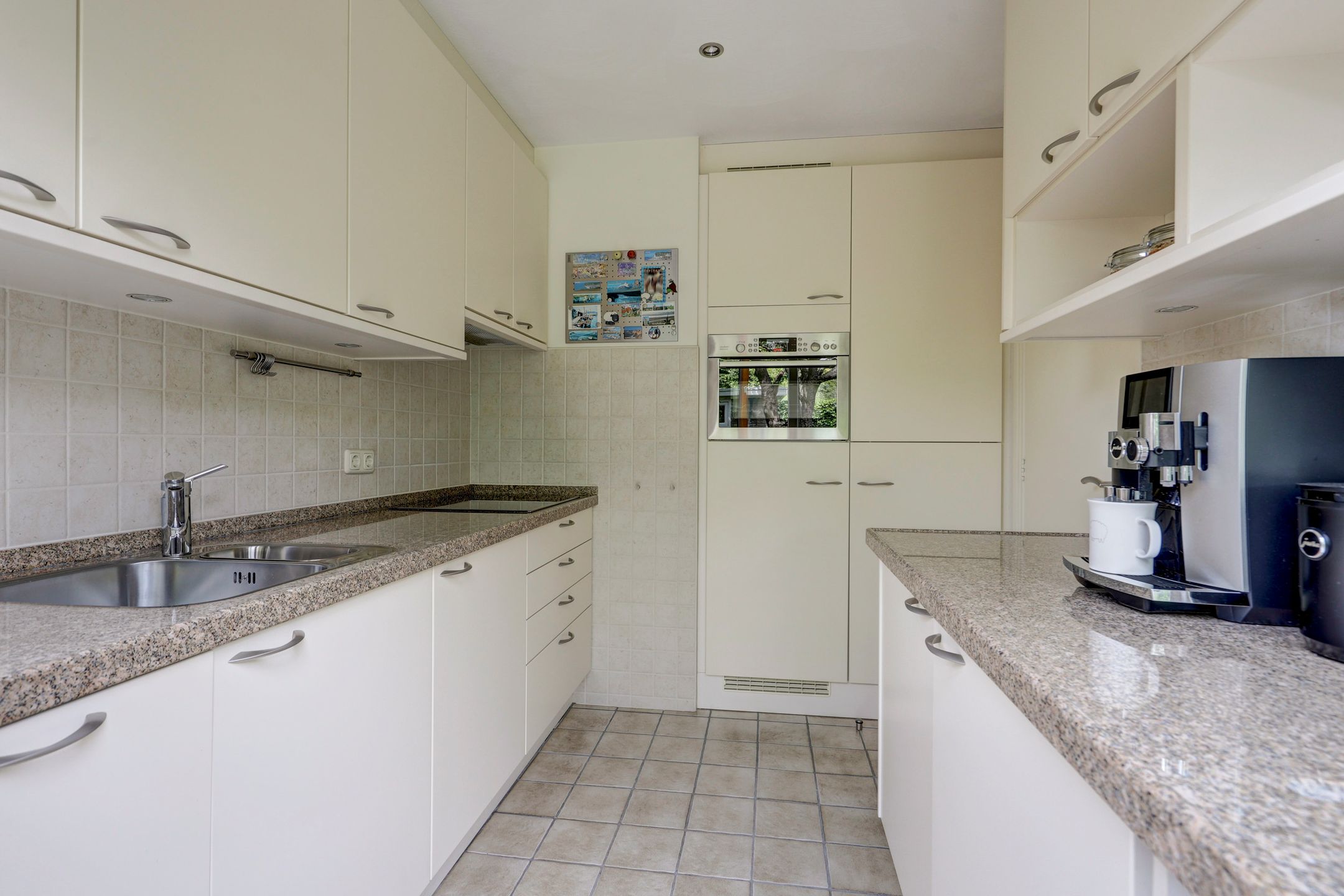 Photo 12 of Mahlerstraat 4