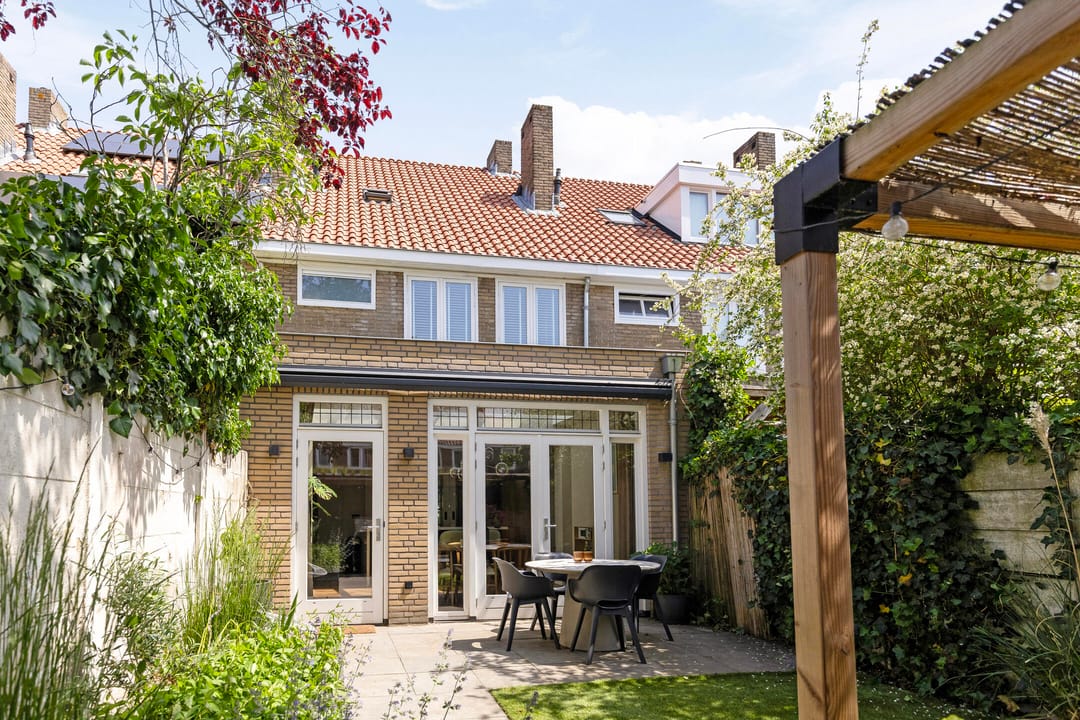 Characteristic Extended Terraced House with Sunny Southwest Garden near Stratum Woods — 28