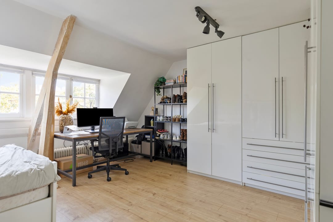 Characteristic Extended Terraced House with Sunny Southwest Garden near Stratum Woods — 23