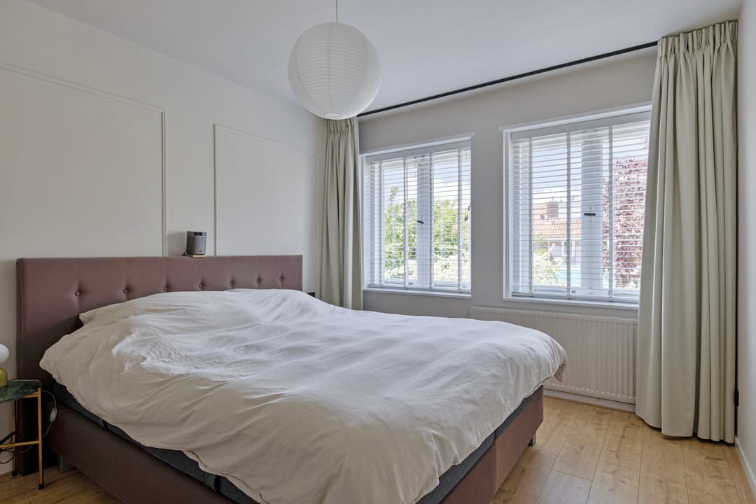 Characteristic Extended Terraced House with Sunny Southwest Garden near Stratum Woods — 17