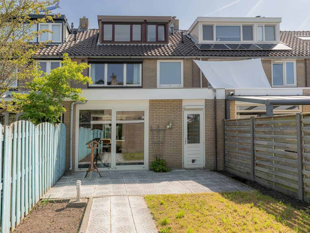 Spacious Extended Terraced Home with Southwest Garden in Quiet Aalsmeer-Zuid — 13