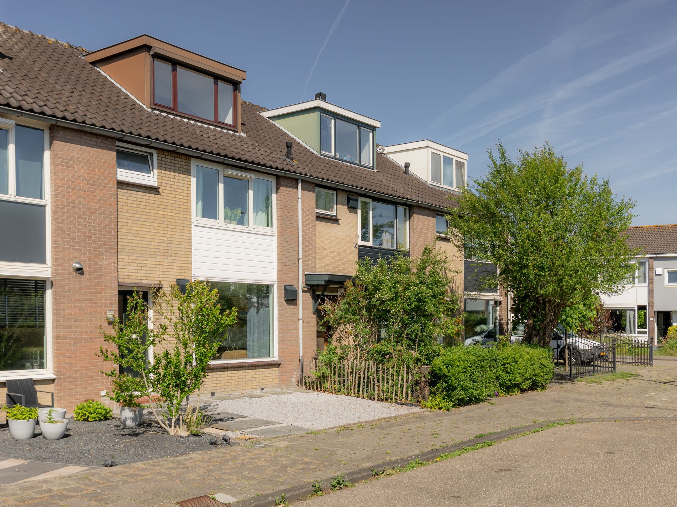 Spacious Extended Terraced Home with Southwest Garden in Quiet Aalsmeer-Zuid — 30