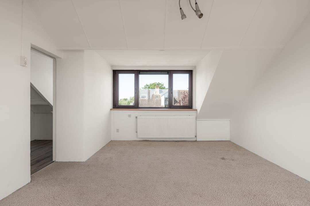 Spacious Extended Terraced Home with Southwest Garden in Quiet Aalsmeer-Zuid — 23