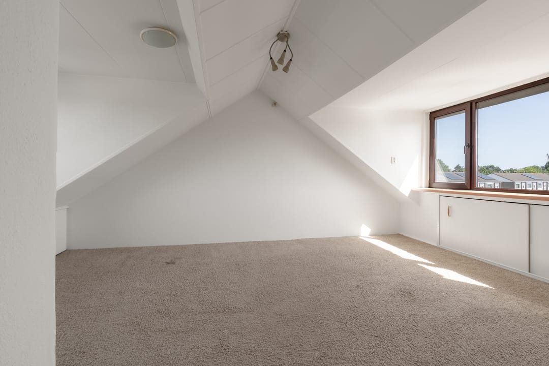 Spacious Extended Terraced Home with Southwest Garden in Quiet Aalsmeer-Zuid — 22