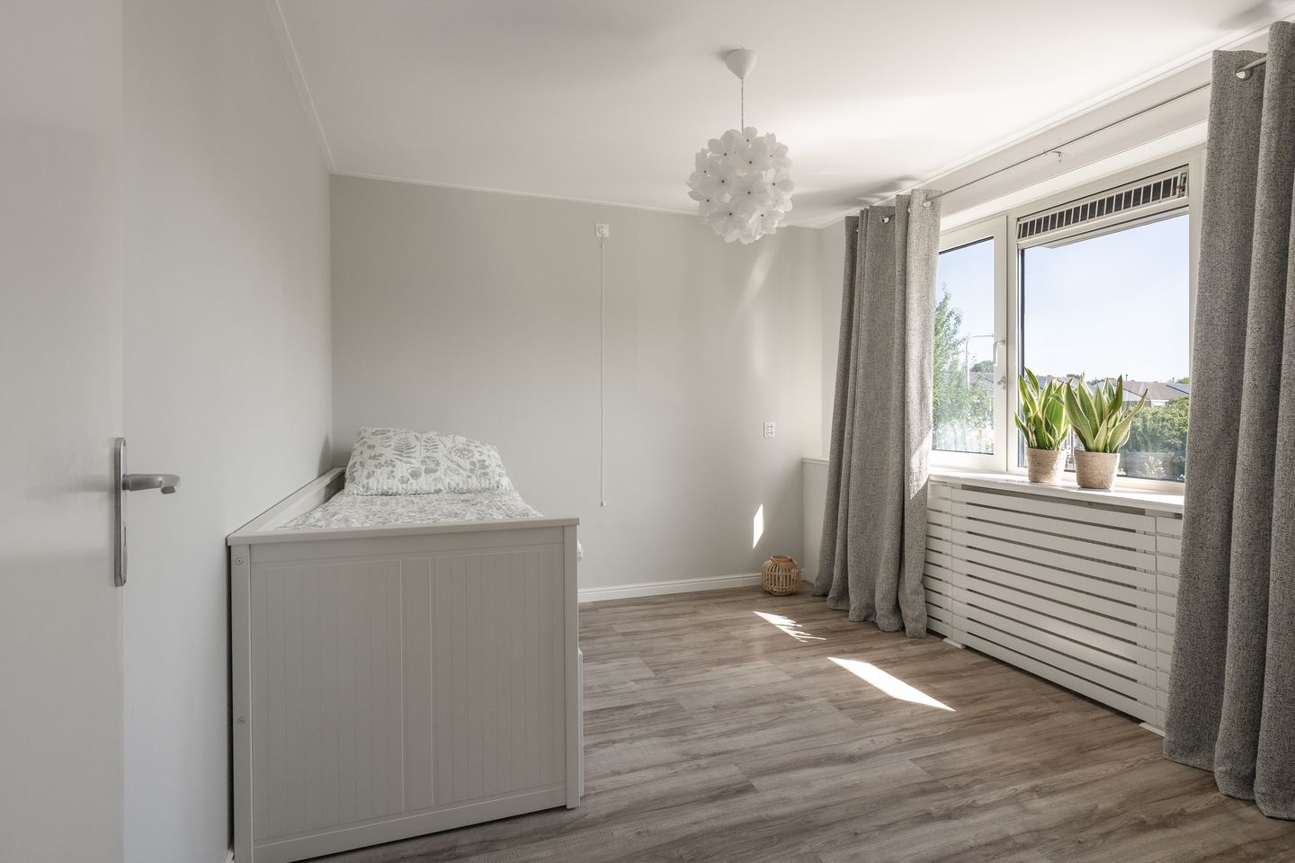 Spacious Extended Terraced Home with Southwest Garden in Quiet Aalsmeer-Zuid — 14