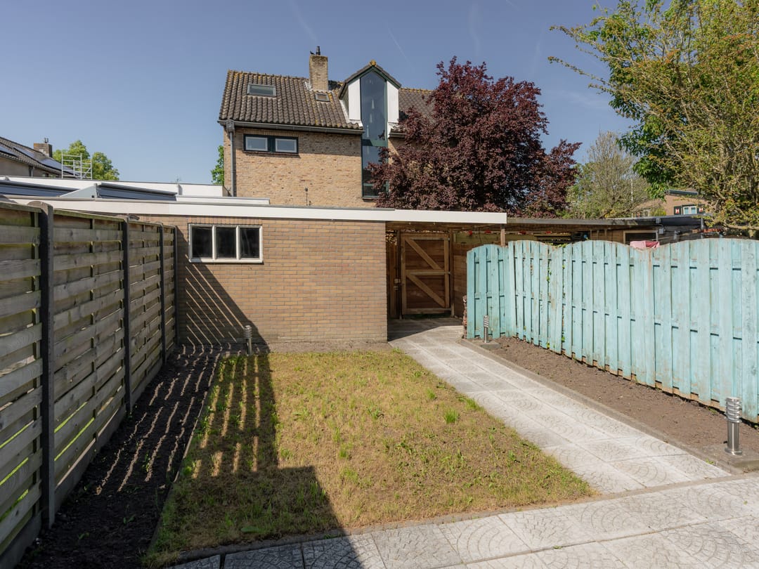 Spacious Extended Terraced Home with Southwest Garden in Quiet Aalsmeer-Zuid — 11