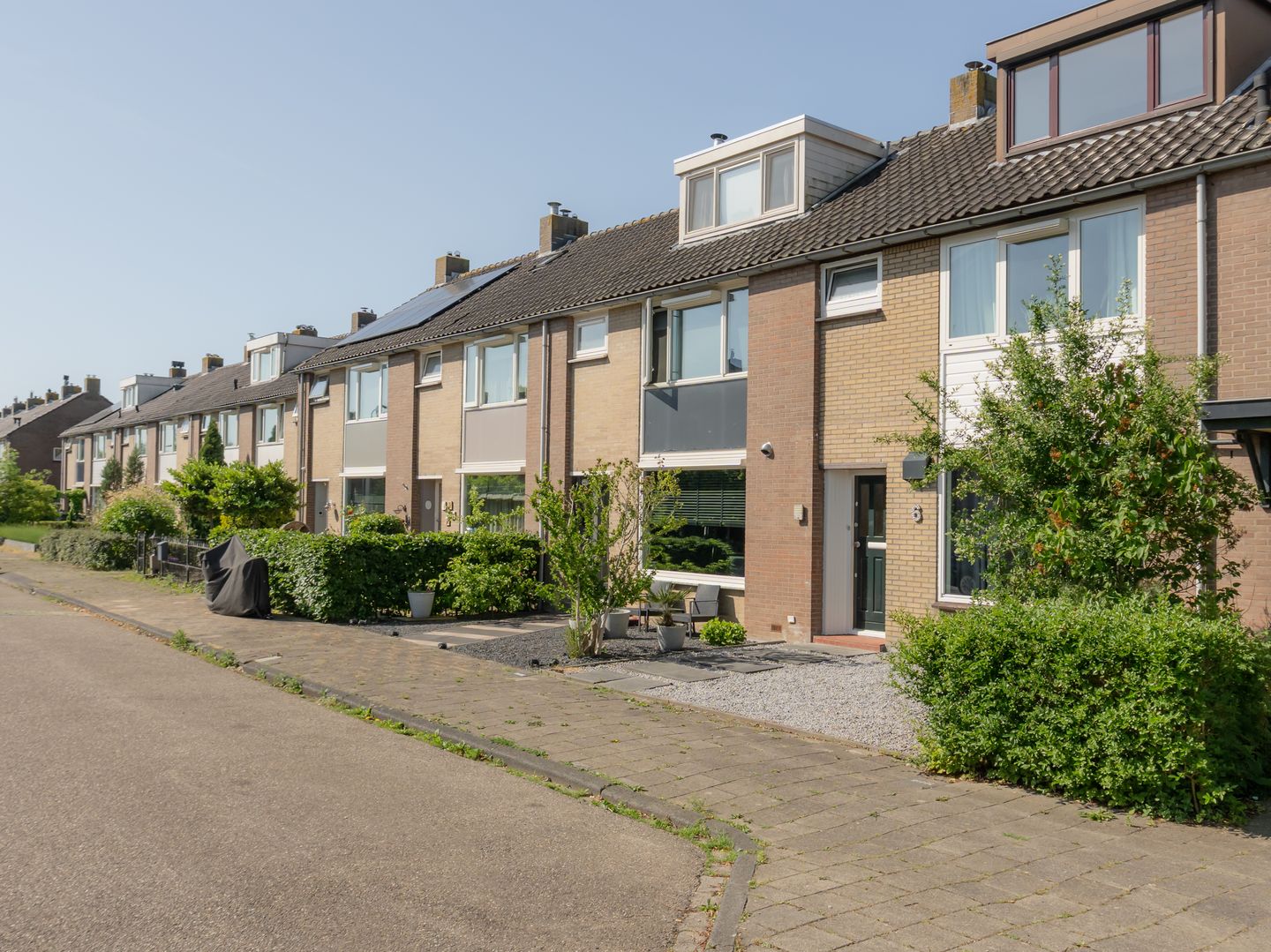 Spacious Extended Terraced Home with Southwest Garden in Quiet Aalsmeer-Zuid — 29