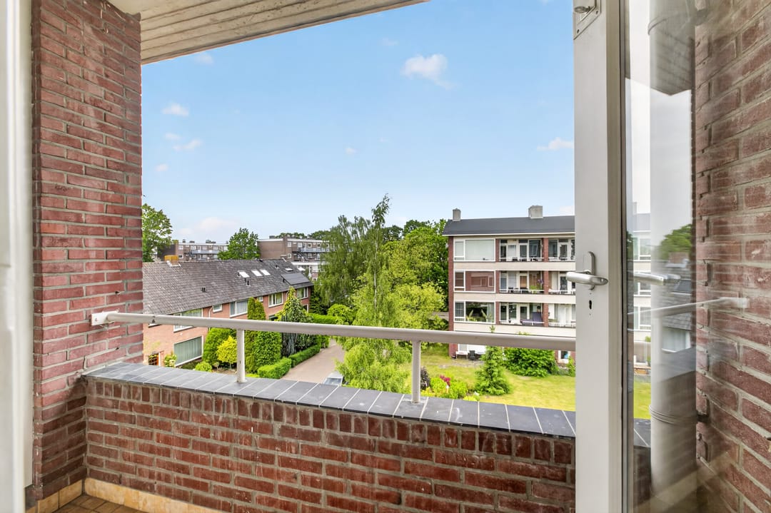 Spacious and Light 3-Room Corner Apartment with Three Balconies in Bussum Oostereng — 13